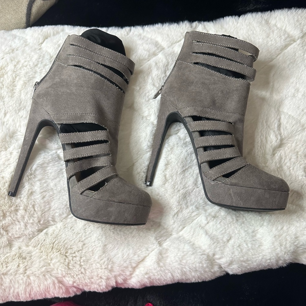 Just Be Gray Heeled Boots with Cutout Design 🌸🌸